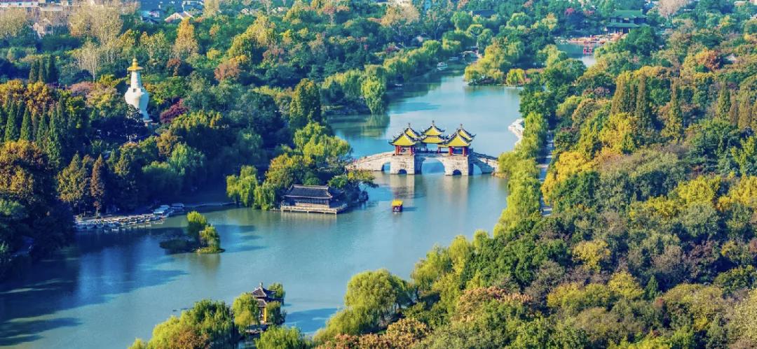 退休后旅行养老，四季不同选择超棒。
        春天去昆明，年均温15℃，4