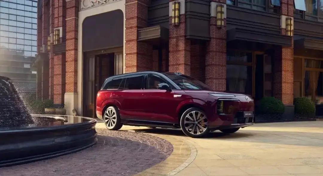进入世界500强的中国车企：
1. 比  亚  迪：第91位
2. 上汽集团：第