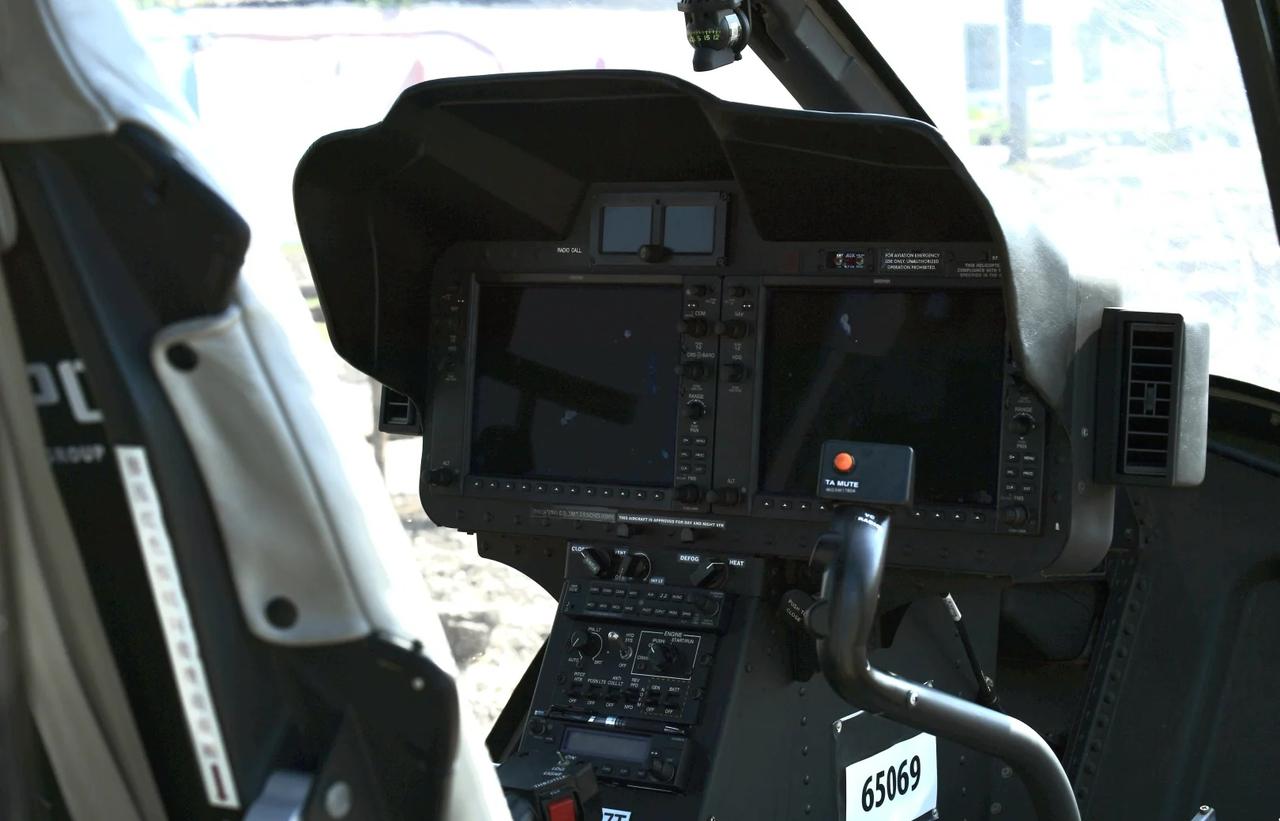 猜猜这是哪个飞机的驾驶舱？
别人的驾驶舱千篇一律，我进的驾驶舱——飞机驾驶舱第一