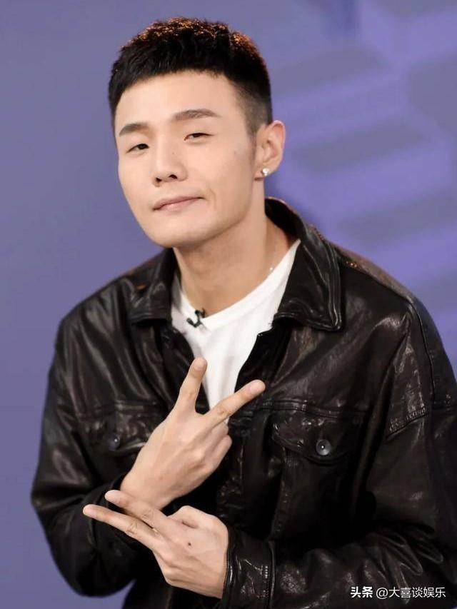 这次站在李荣浩这边。

去年他就给过单依纯面子，没想到今年不仅没收敛，还“得寸进