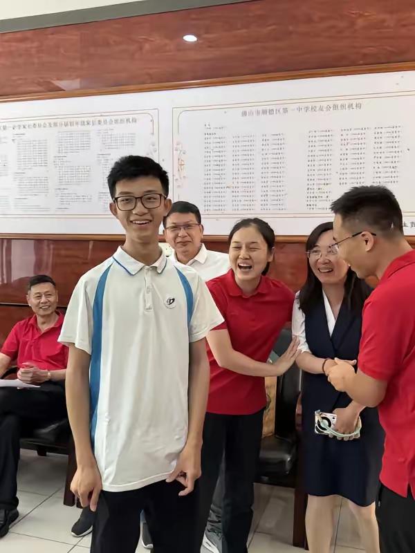 近日，广东省高考成绩公布，来自佛山名校顺德一中的麦恺扬同学表现卓越，成功跻身全省