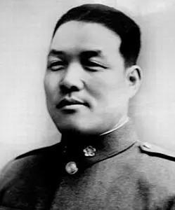 在那遥远的陕西省龙泉镇，隐匿着一户不为人知的家庭，他们生活在村子的最边缘，简朴的