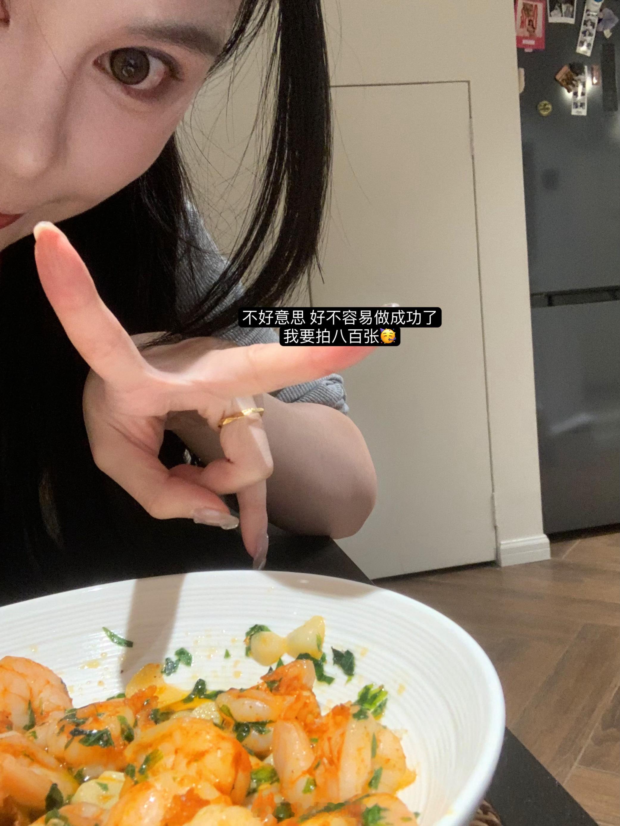 为了拍vlog 学做菜做完都不想吃了 太不容易了最近高产似母猪 我现在的事业心爆