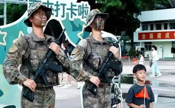 香港回归都快30年了，七百多万常住人口的城市，居然连一个从本地报名穿上解放军军装