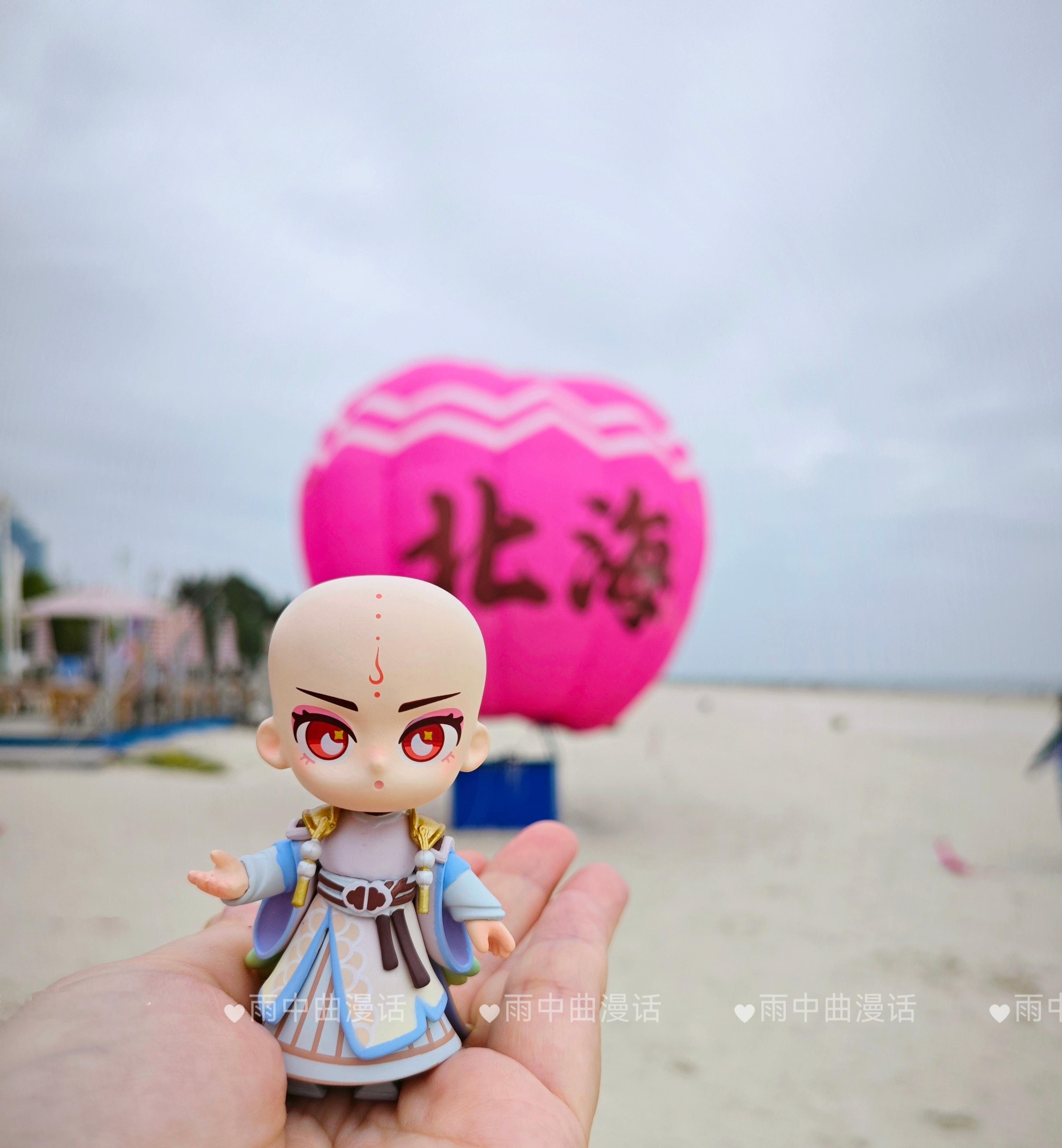 冬日不只有寒风与落叶，也可以有温暖的海边。初冬，带着我的无心小娃娃一起来到广西北