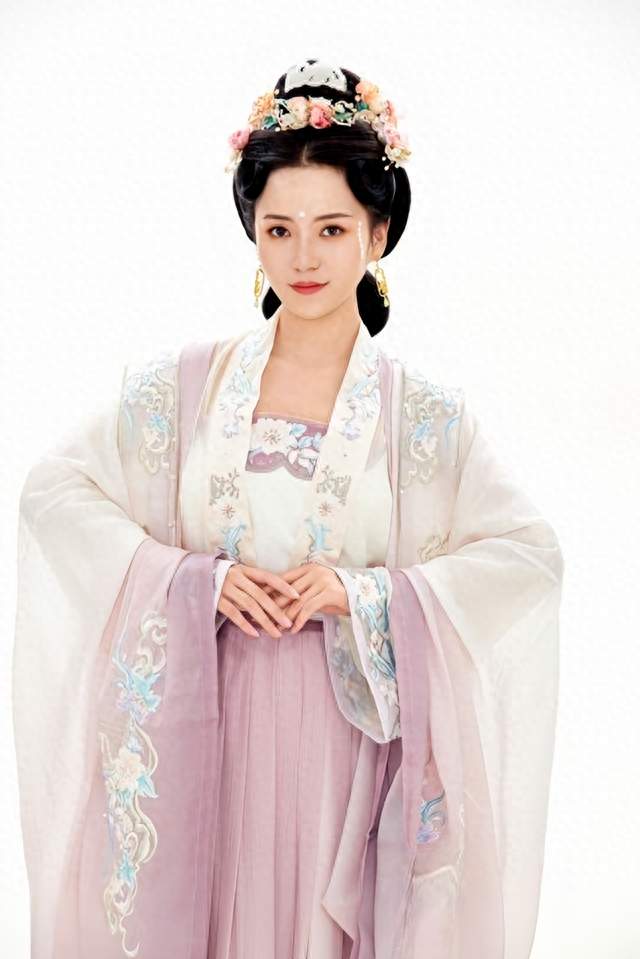 从 “拼命三娘” 到 “菜地农人”：张馨予用十年走出松弛人生