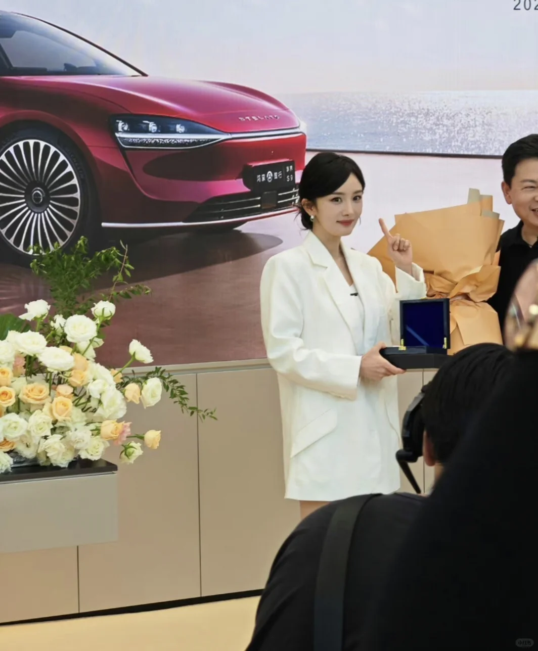 杨幂余承东参加华为享界S9活动