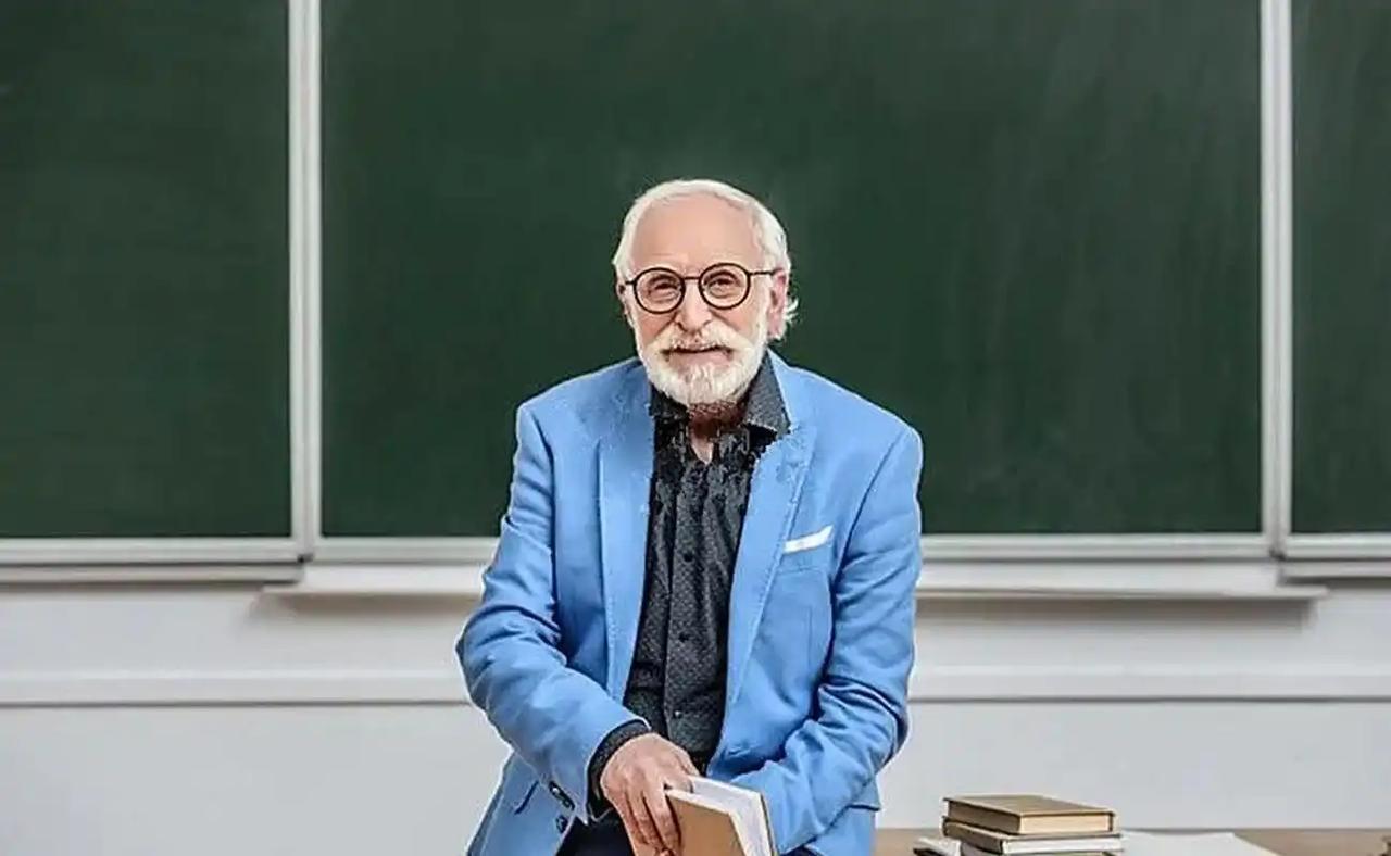 美国专家严厉发问：“究竟要用什么办法，才能击败中国？”而哈佛大学教授查普曼的答案