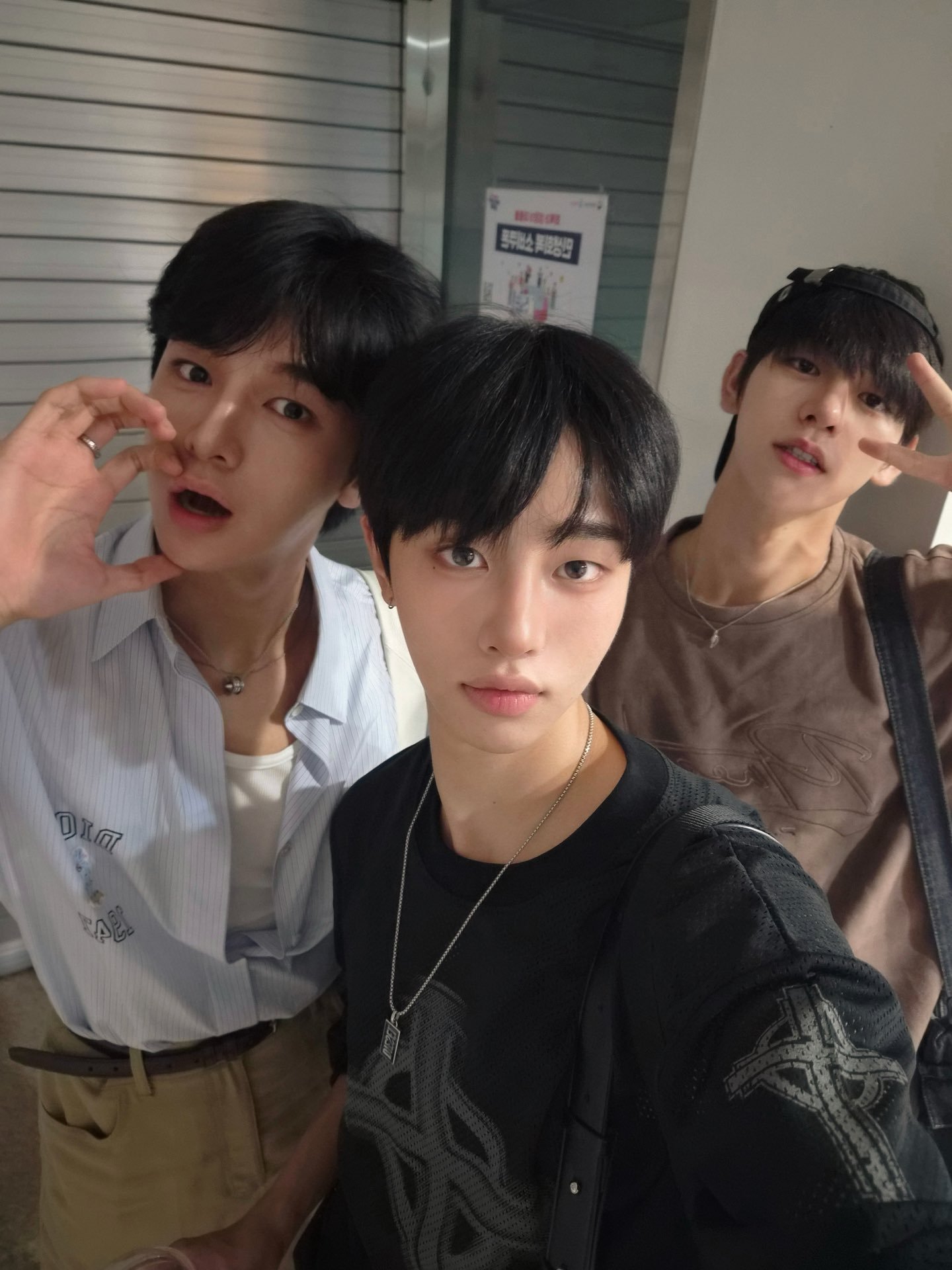 金東玧[超话]  🐺金东玧清纯钓系  【相关】260921 李协withfan