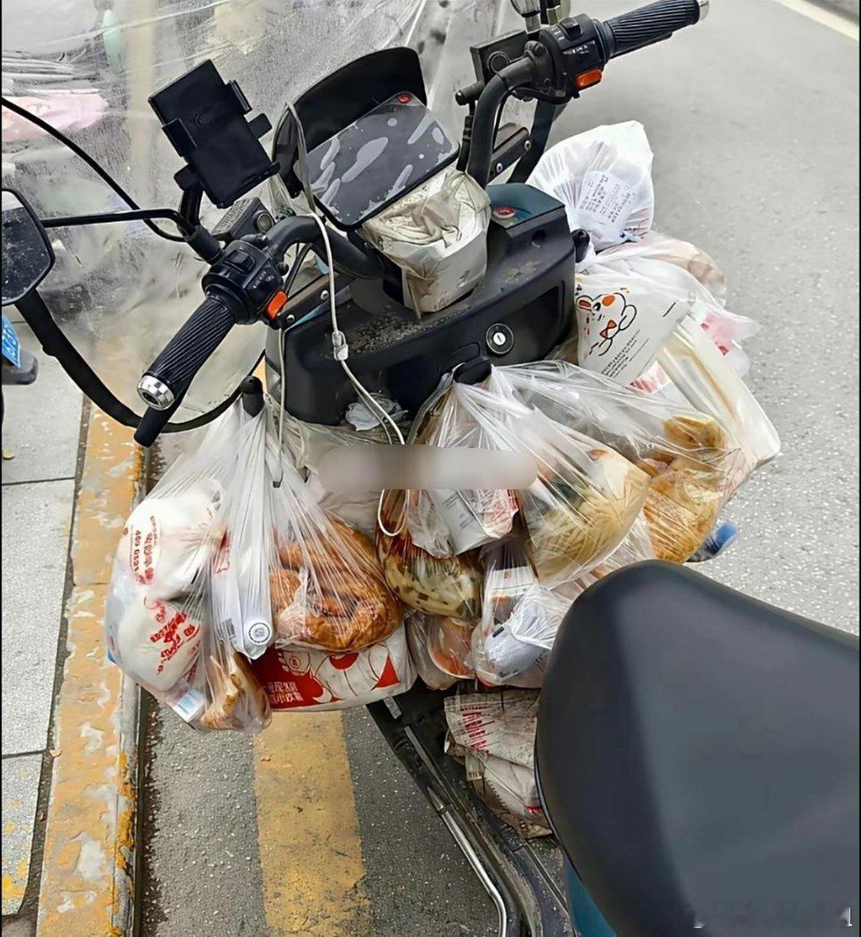 看到这一幕我瞬间停止了点外卖，中午吃什么又成了难题? ​​​