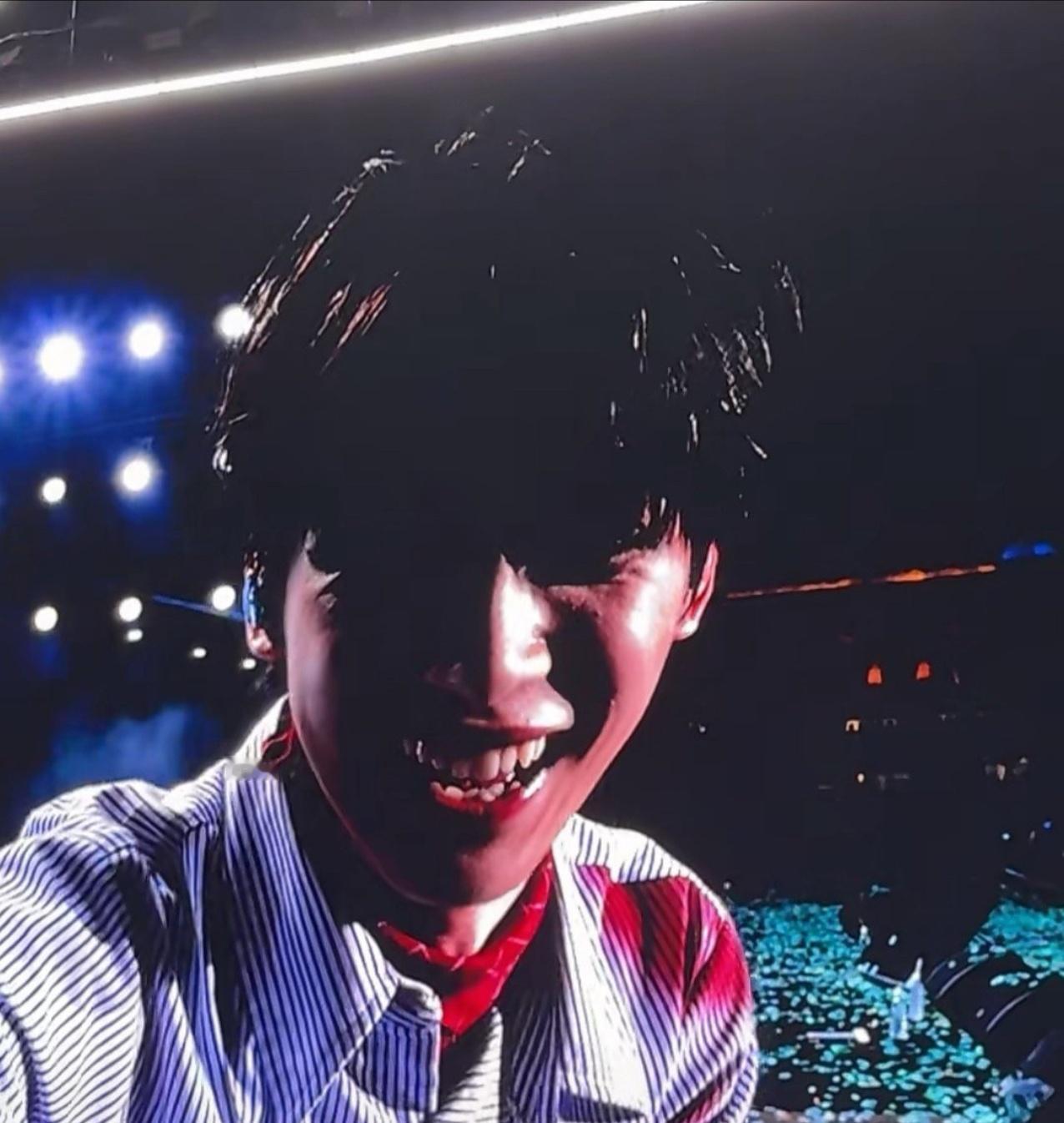 郑朋牙套 都这样了不带牙套能行吗，这可是官方录屏截图[跪了]粉丝第一个反黑的程度