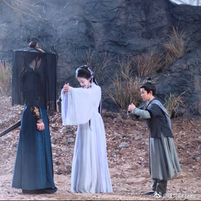 迪丽热巴陈飞宇演我套转迪丽热巴陈飞宇套转姐套转弟一个气场全开控场，一个精准跟上节