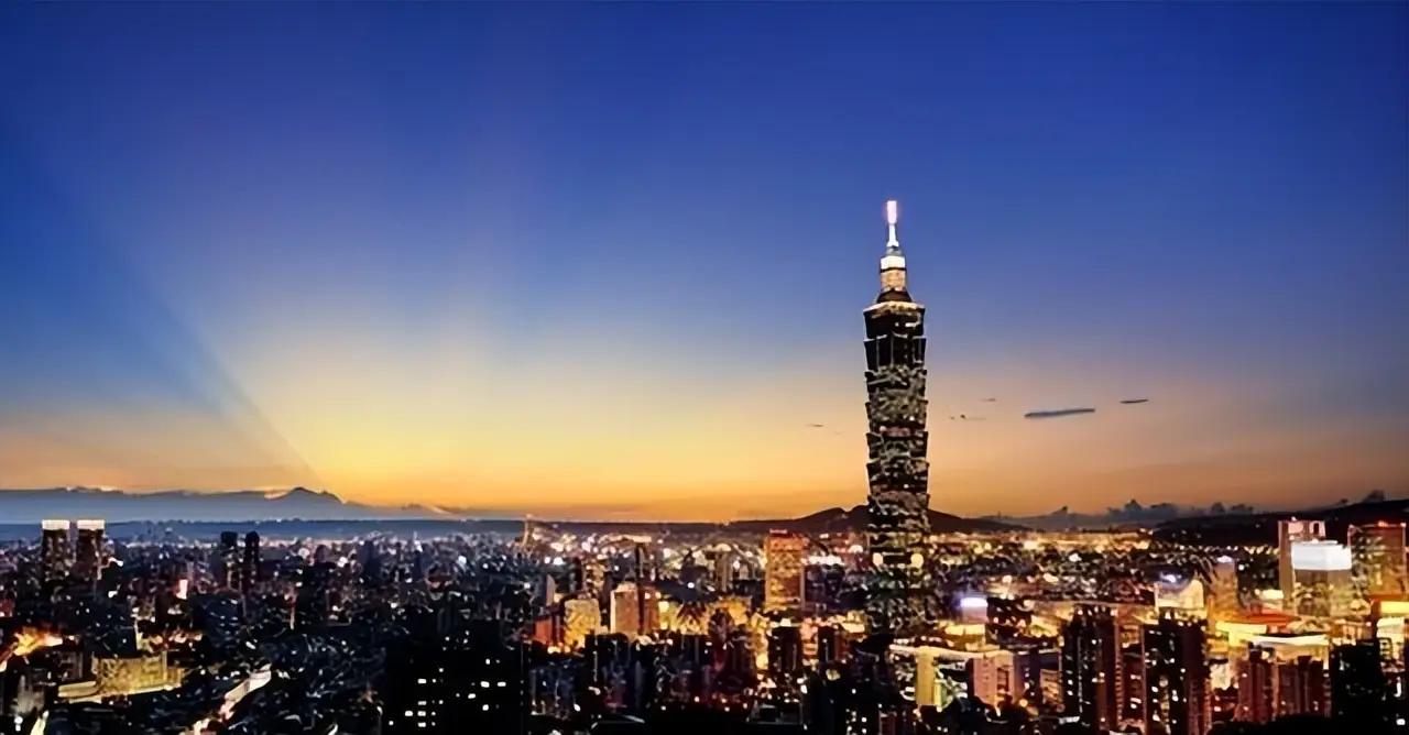 最大的台独分子，再也藏不住尾巴，终于露出来了肮脏的脑袋！原来，最大的台独分子不都