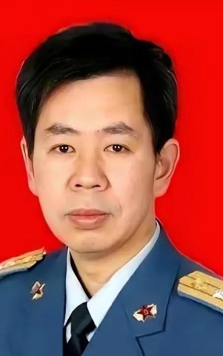 导弹刚竖起来，还没等点火，几万公里外的屏幕上，可能一个红点就亮了。“目标已锁定。