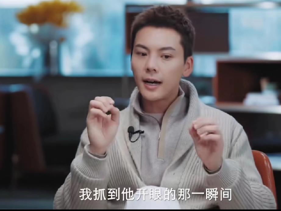 陈伟霆，不一样了
说起第一次抱儿子的感觉，陈伟霆说:“有两个瞬间我到死的时候都会