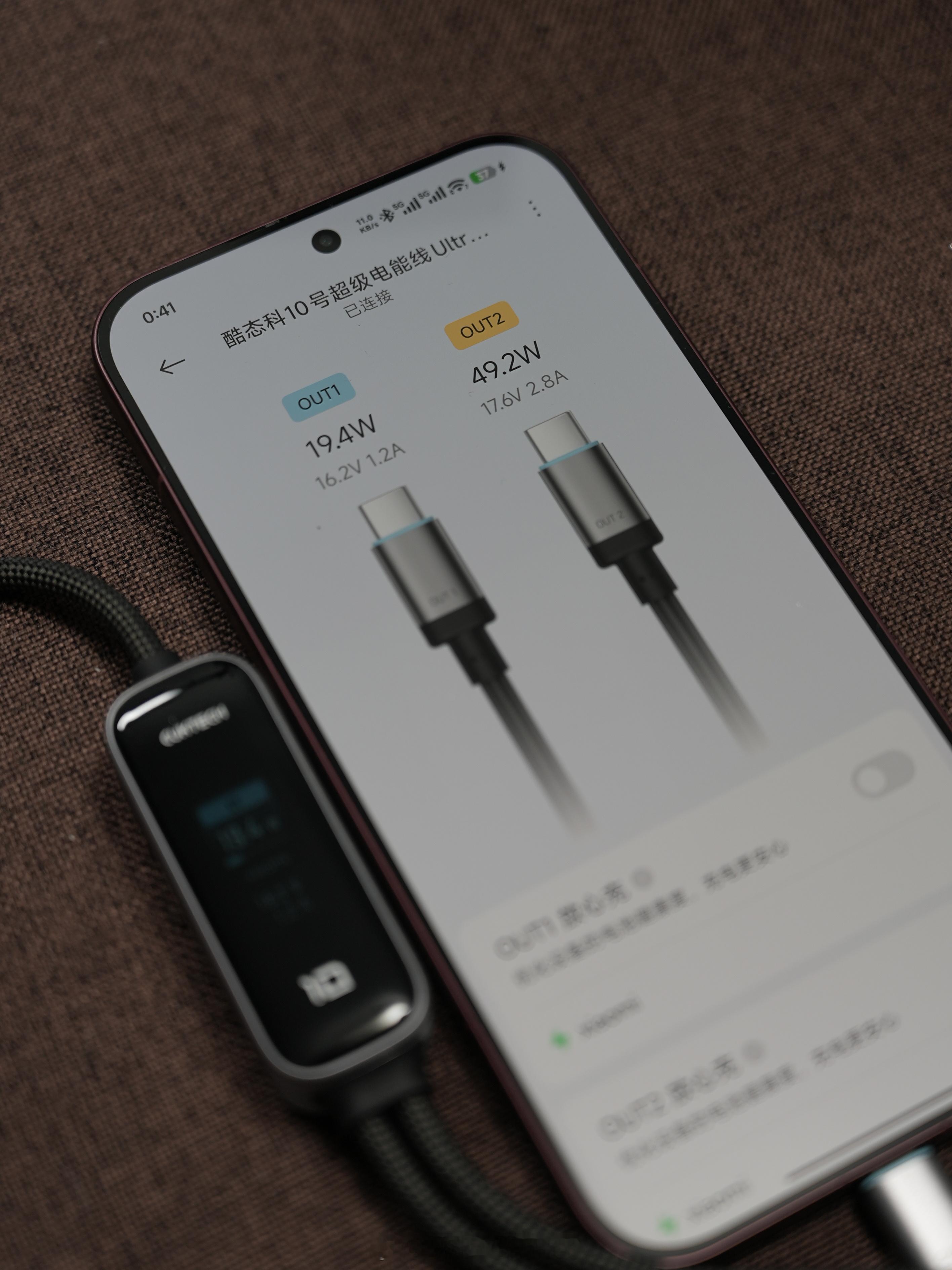 酷态科现在的「一拖二」数据线有三个型号。标准版100W，Plus版140W，Ul