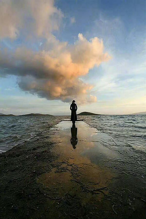 人“失去”什么东西的痛苦的感觉，深层次的原因是失去了某种依赖，特别是精神上的依赖