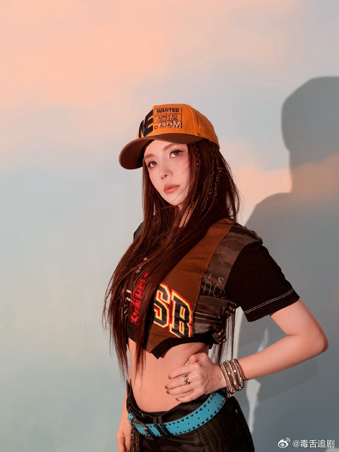 安琦亚裔辣妹安琦你的身材辣到我了 安琦这亚裔辣妹造型最绝的不是露得多，是那种健康