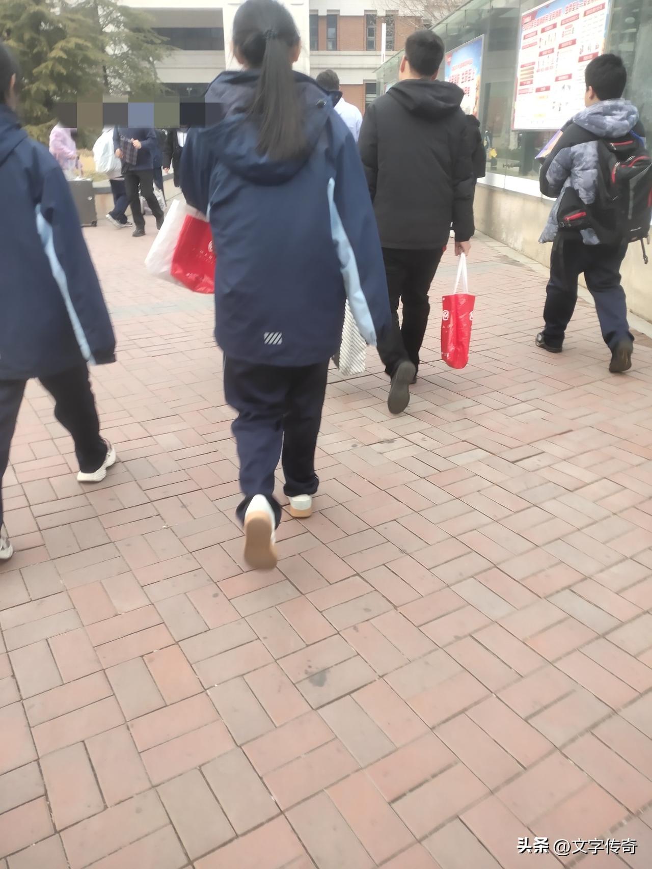 如果是这个补贴标准，会有很多人心动！
庞永辉建议，大幅提高育儿补贴标准，一孩每月