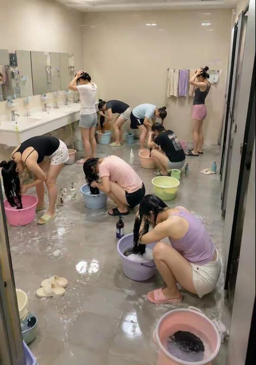 电子厂女工的周末生活。