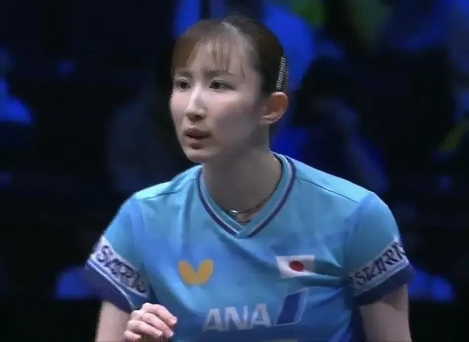 日本乒乓球选手早田希娜，
几乎是有比赛就参加，
（几乎也不论比赛规格高低）
就是