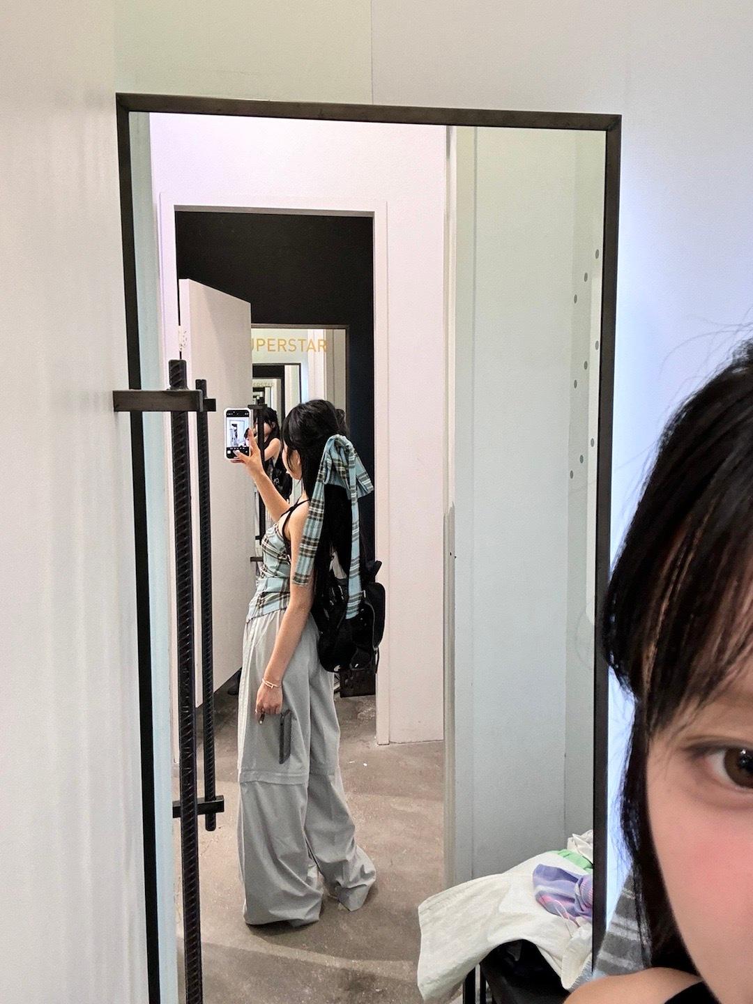 不是珠海阿迪好多漂亮衣服 ​​​
