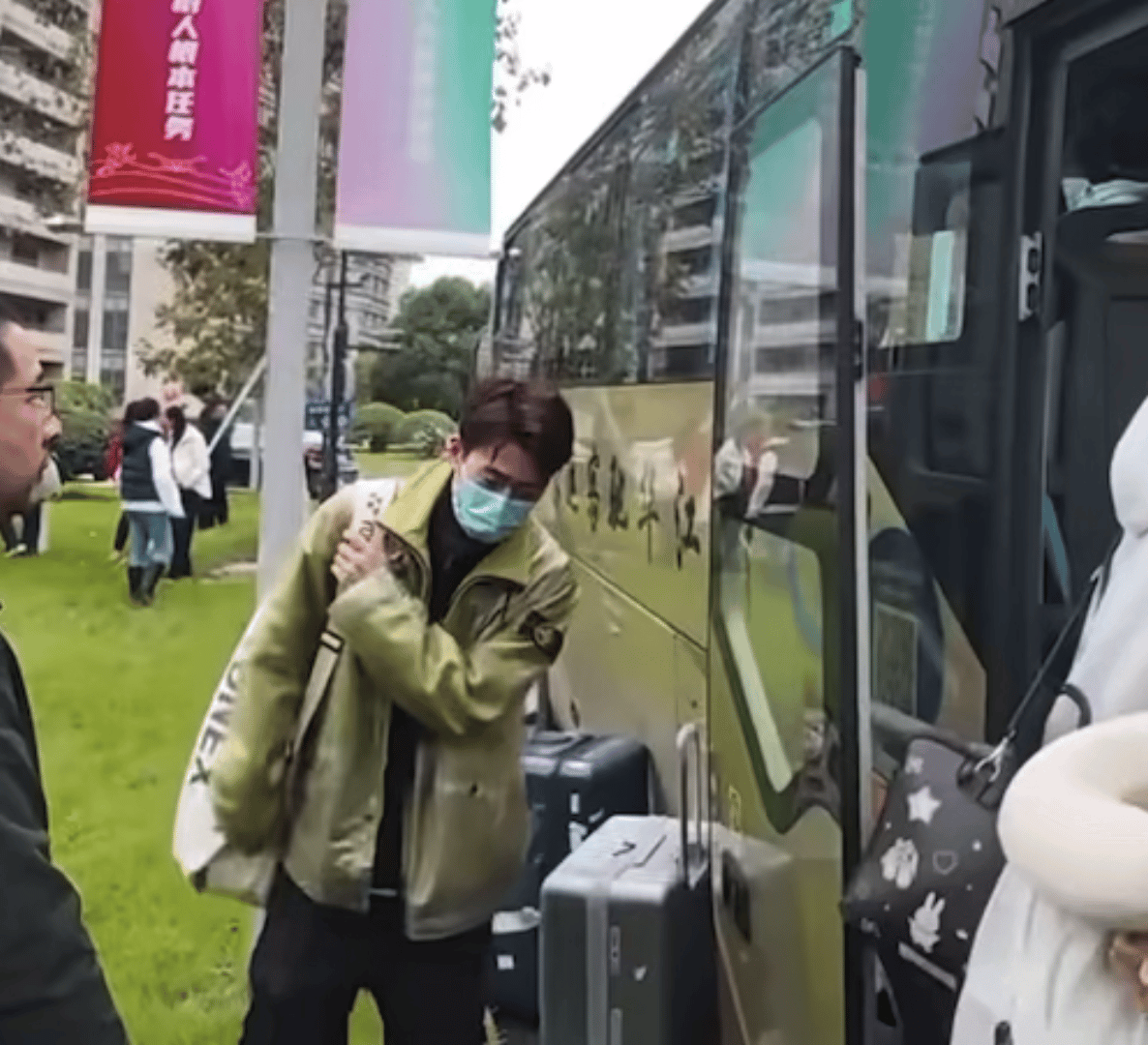 王叔出门去接梁婶了（bushi x ​​​