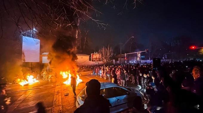 伊朗的死亡人数已超过500人


据美国HRANA报道，伊朗抗议死亡人数已升至至