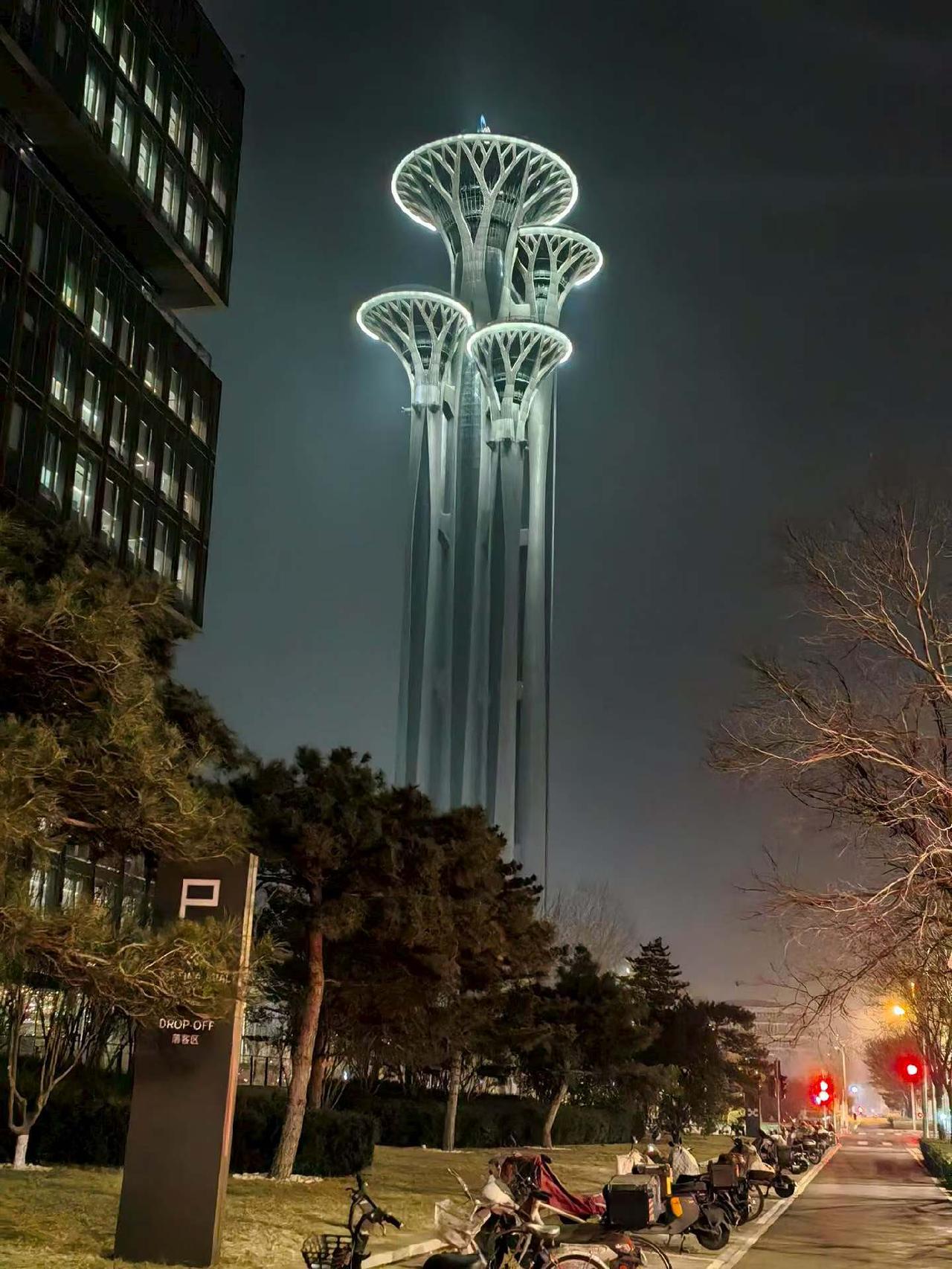 老人老了难伺候，这事儿好多人都头疼。就拿我家来说，我奶奶年纪大了，口味变得挑剔，