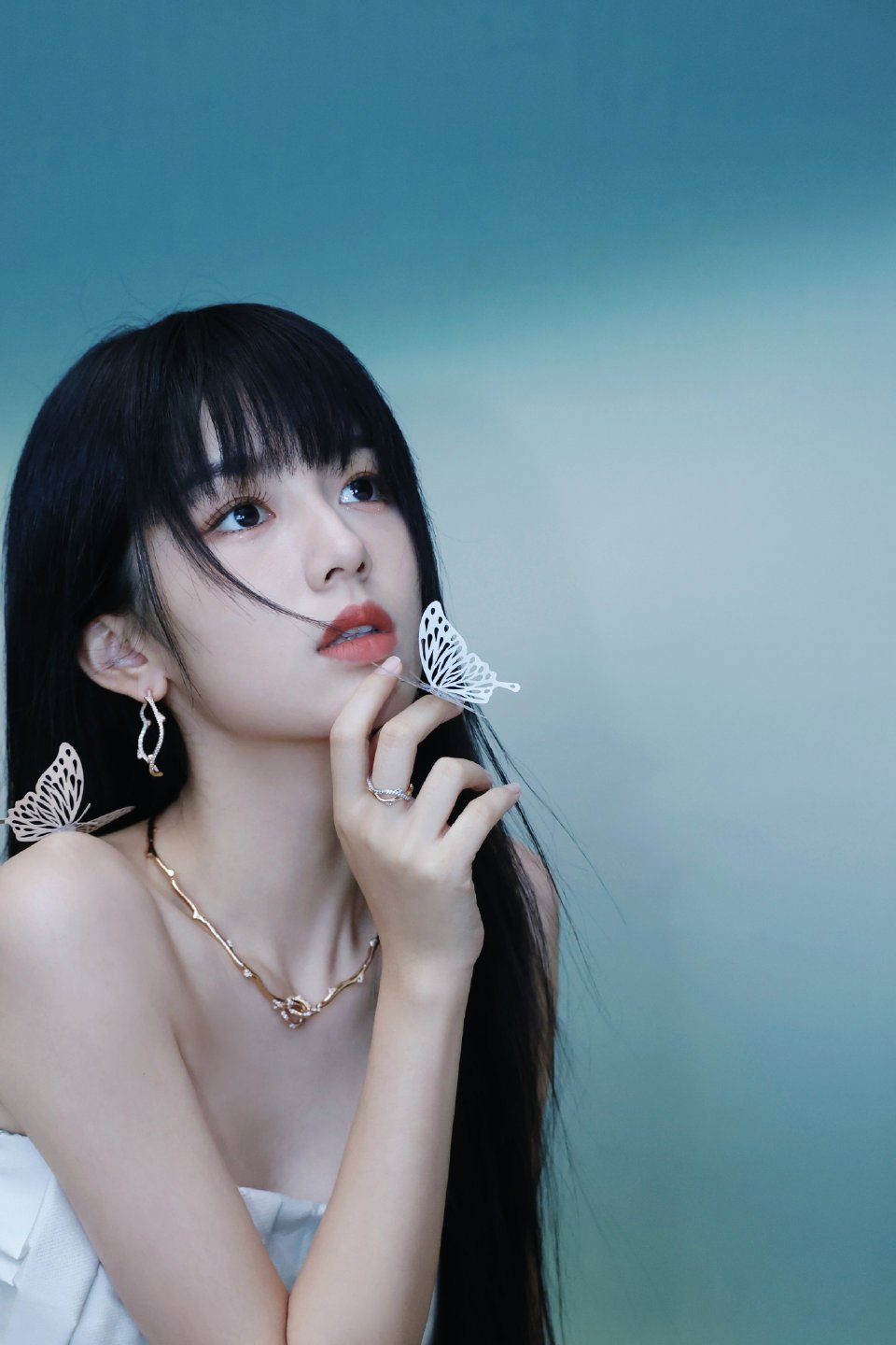 齐刘海完美的诠释周也林诗兰