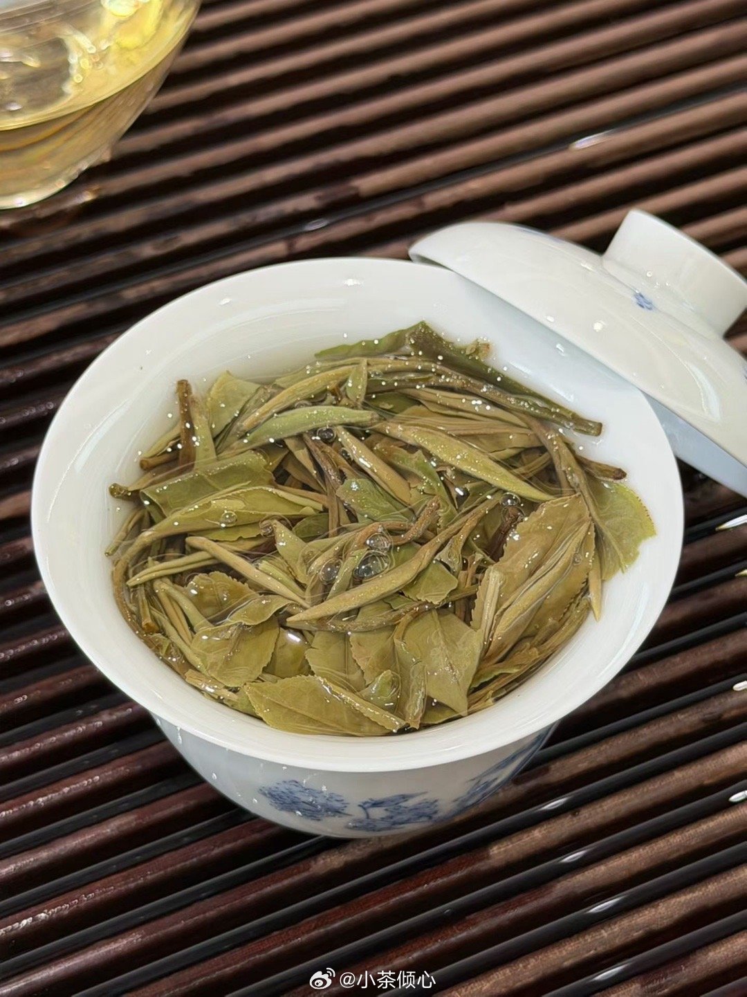 后来发现，吃个好饭，睡个好觉，做自己喜欢的事那才叫幸福 
