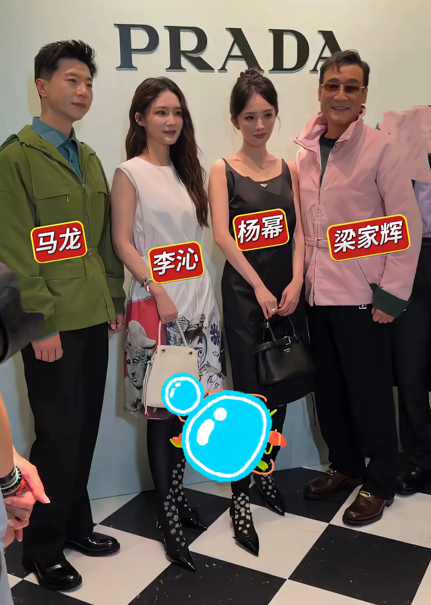 马龙跟杨幂李沁等艺人同框参加活动。马龙这颜值跟气场不是明星呀，俊男美女太养眼了