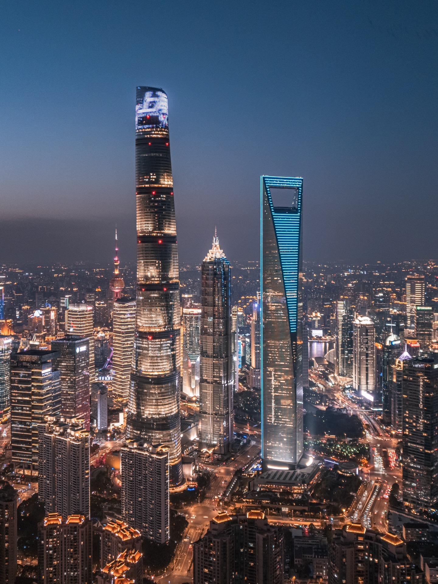 不是东方纽约也不是东方巴黎 上海便是上海。上海是独一无二的 专属于中国...