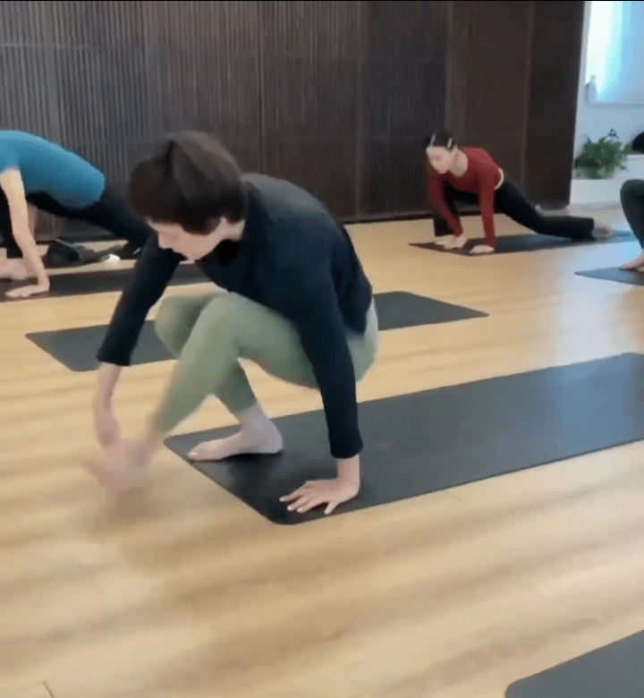 有个疑问：是不是移民之后，她们往后几代都算是土生土长的外国人了？
之前大家都在吐