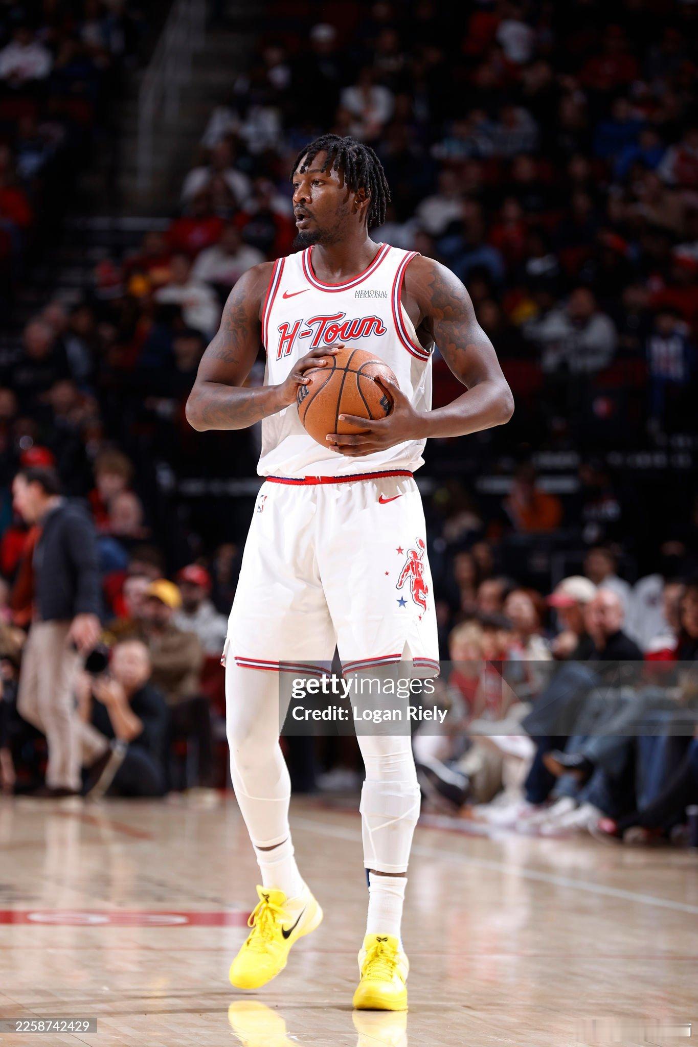 MFFL 来自Shams的消息。黄蜂与火箭完成交易。黄蜂得到芬尼史密斯、3个次轮