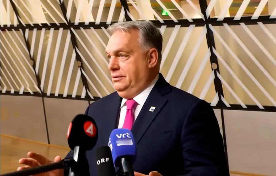 乌克兰总统泽连斯基不久前在达沃斯发表强硬言论，攻击匈牙利总理欧尔班，称“维克托（