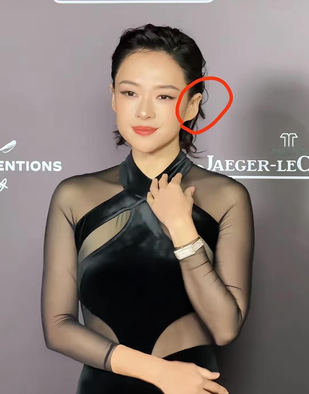 我能接受章子怡老了，
也能接受章子怡变胖，
可实在看不懂，才47岁的她，耳朵状态