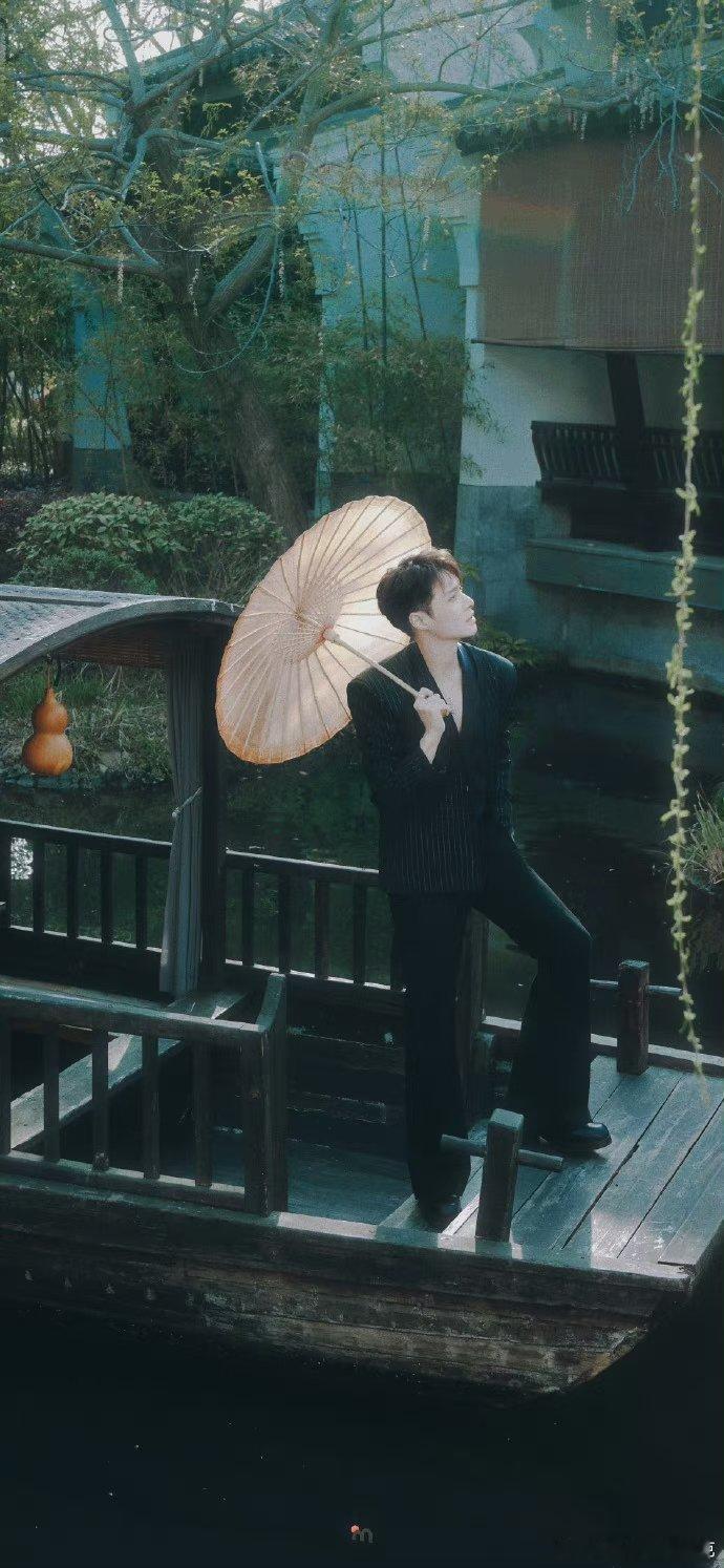 #张艺兴很懂我的精神状态#张艺兴还是非常有意思的，而且这样子的一个创意就会让人觉
