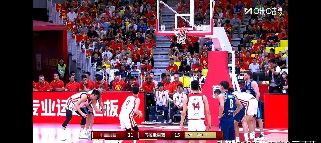 郭指导这回又把胡明轩叫回来了，本来不少人还盼着他能顶一顶，结果今晚一上来，手感还