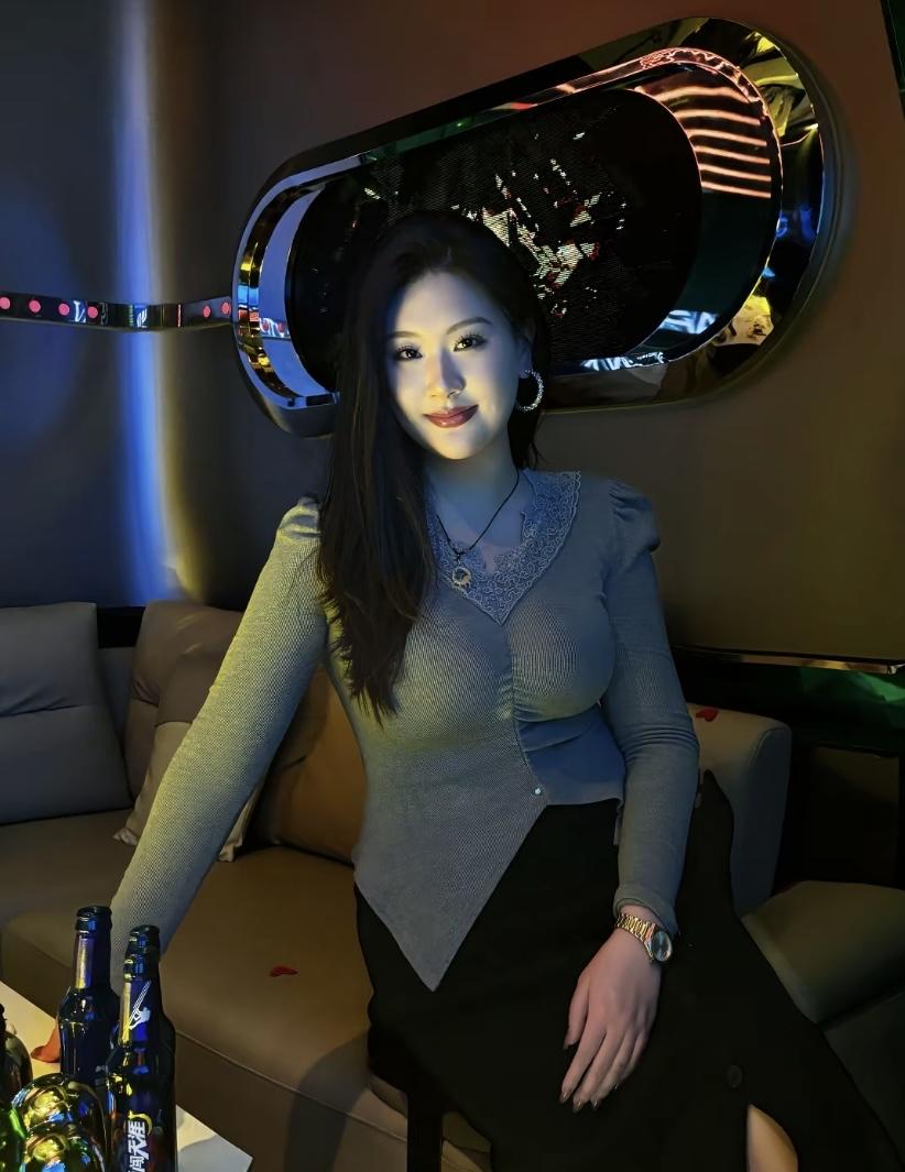 你觉得女人重要的是美貌还是人品我觉得女人人品最重要，如果人品不好，长得再漂亮，人