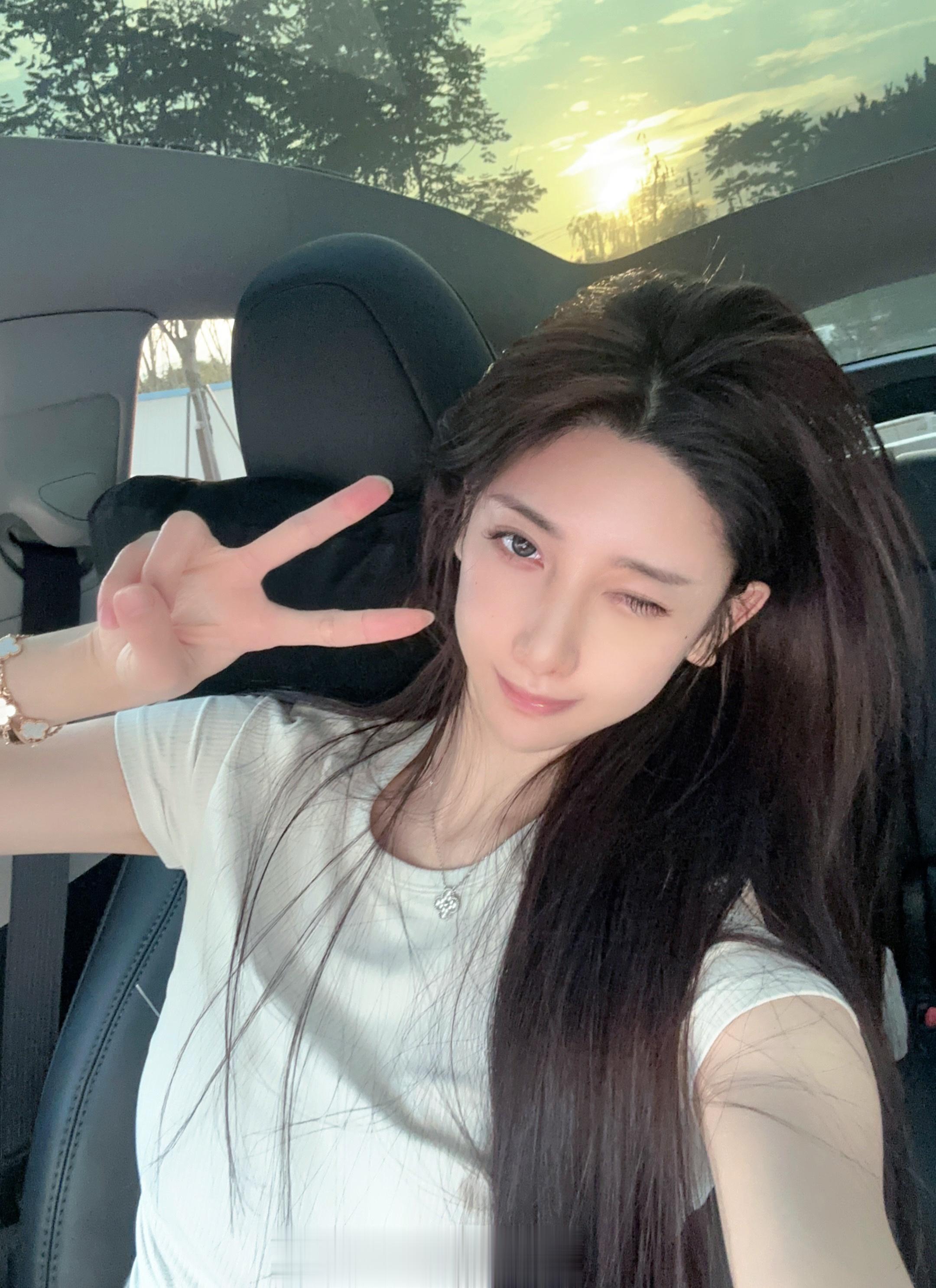 和落日的合照✌️（半个月没化妆啦） ​​​