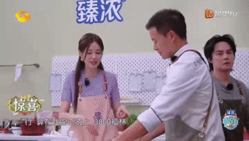 什么情况，沈梦辰在中餐厅自费买菜第一人！
林大厨从厨房端出一盘金黄黄的炸鲜奶，说