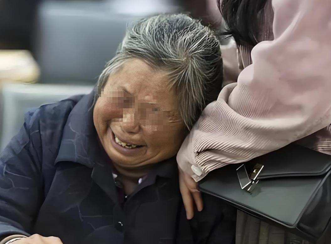 “脸都不要了！”四川一老人将115000元养老钱交给儿媳保管。老人去世后，儿媳拒