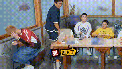 邓超鹿晗会不会表现的太隐晦了哈哈哈哈哈看这段的时候笑到停不下来，邓超鹿晗想着低调