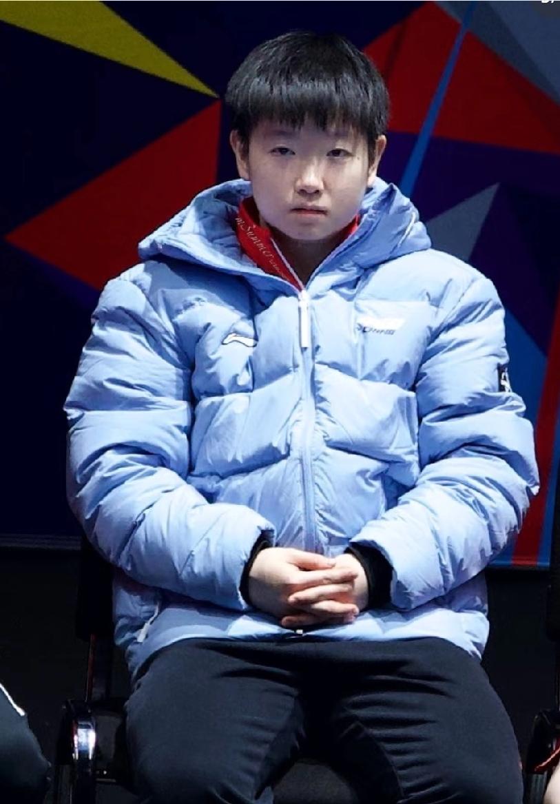 伦敦世乒赛：穿蓝羽绒服的莎莎，萌化全场
 
伦敦世乒赛的看台上，裹着浅蓝色羽绒服