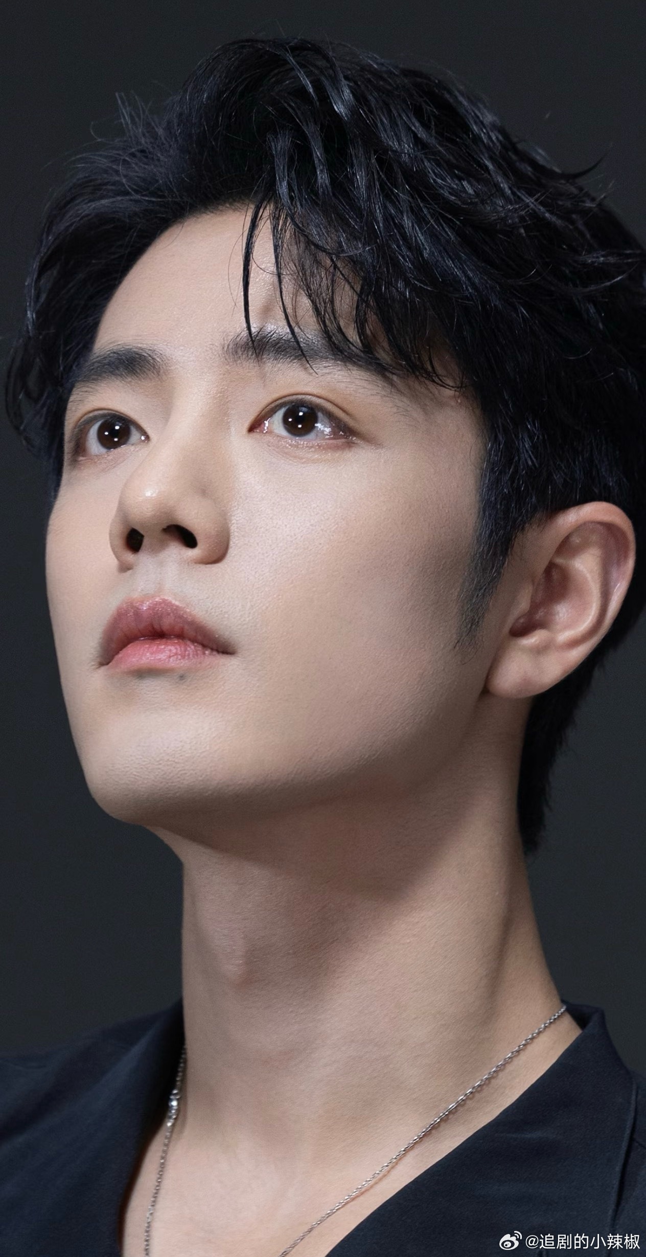 肖战已经出发上海，出席明天的SMG品质盛典 