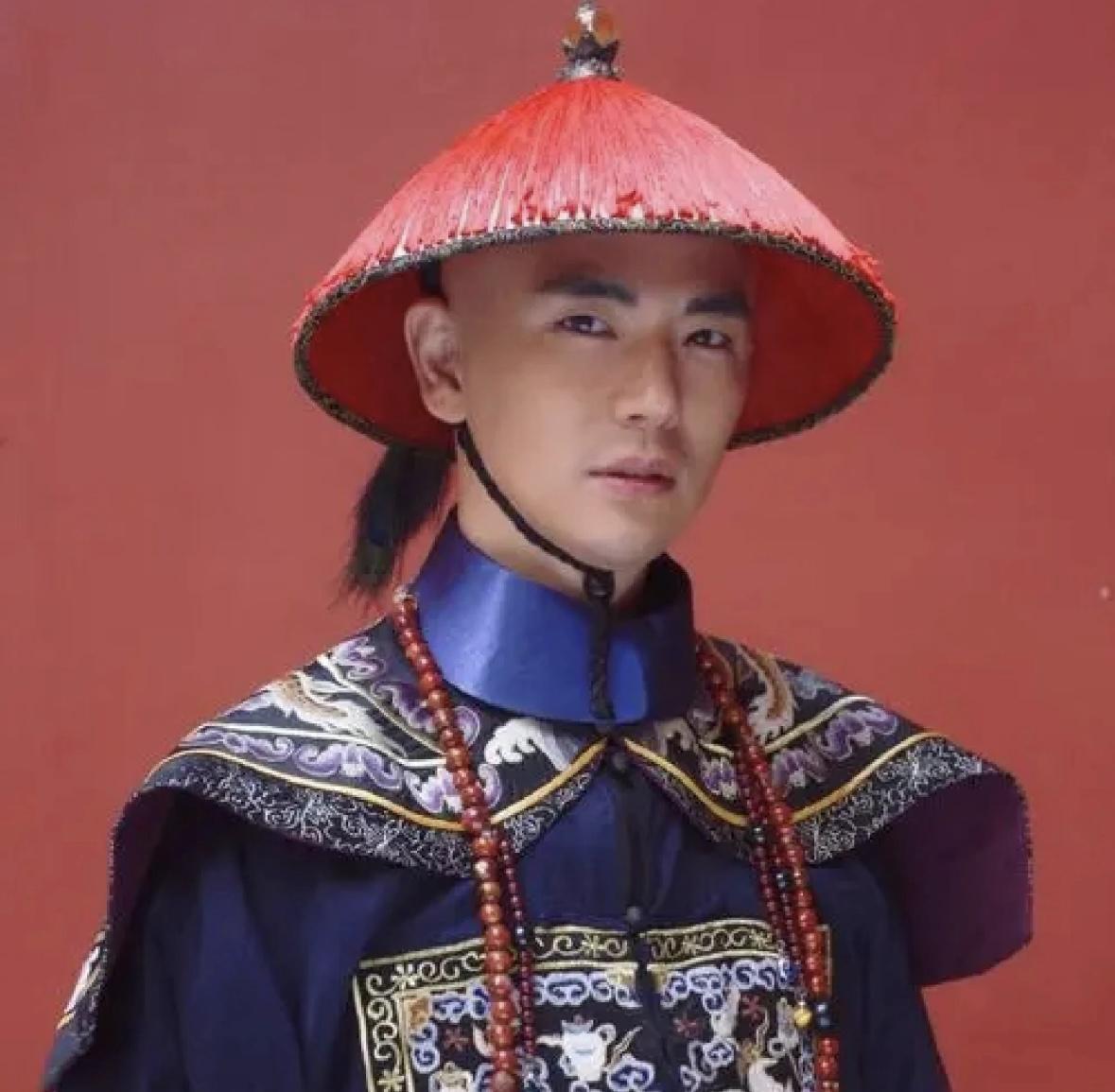 温实初太医退休再就业？有意思！张晓龙不进宫把脉，要去平谷桃园看大门。
 
谁能想