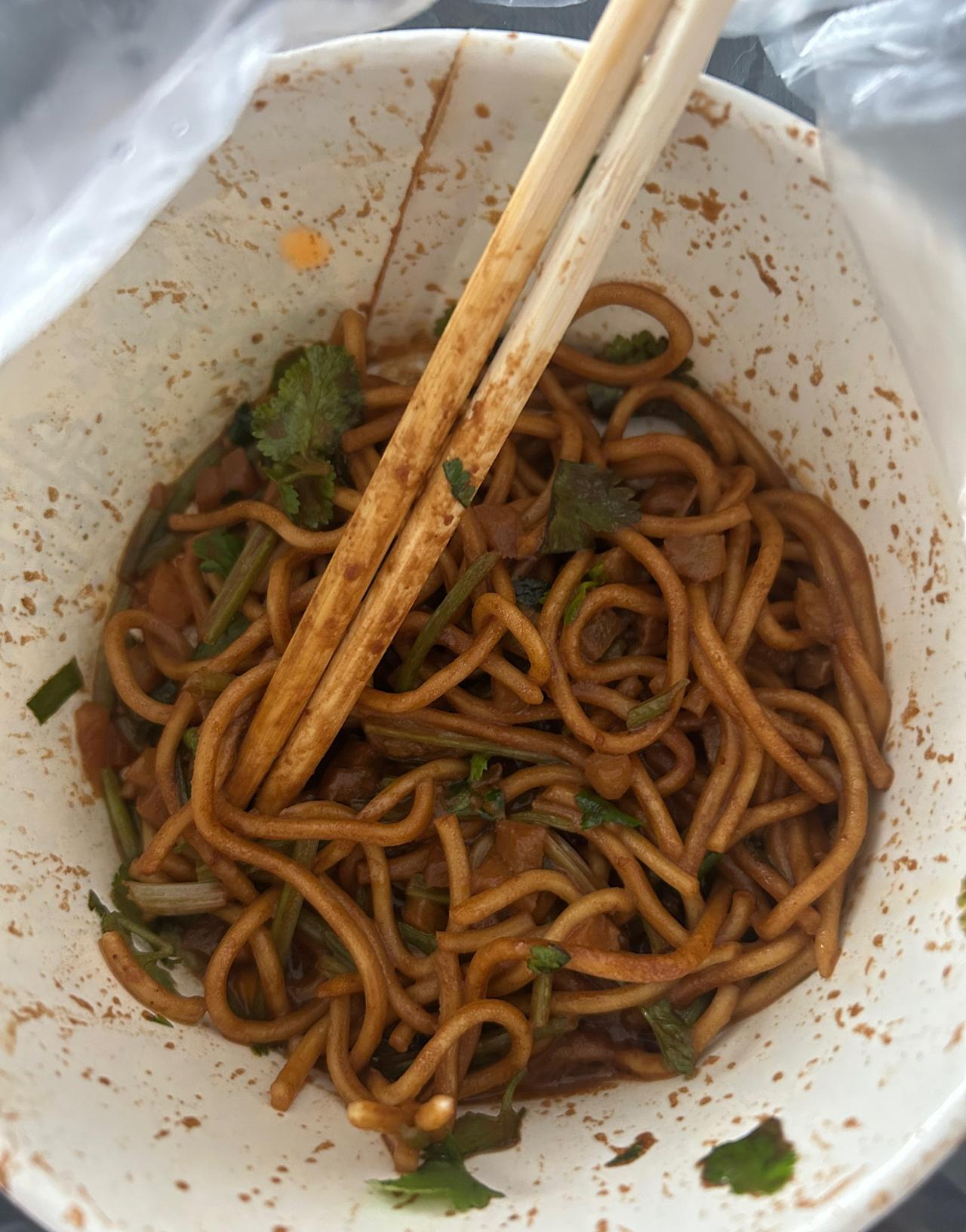 我是个喜欢掀桌子，
不服就干的“虎”妞，
我一直这样认为，
对那些挑战自己底线的