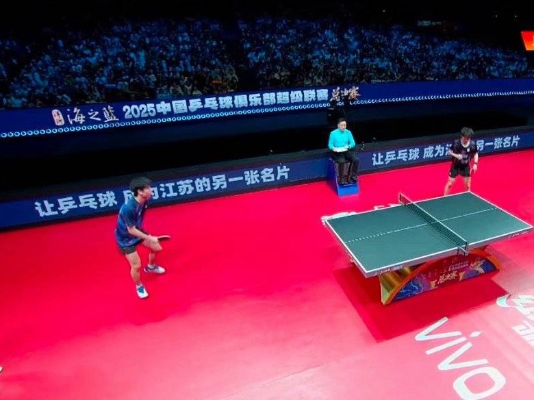 人家江苏已经把口号打出来了“让乒乓球成为江苏的另一张名片”（场边LED 谁有截图