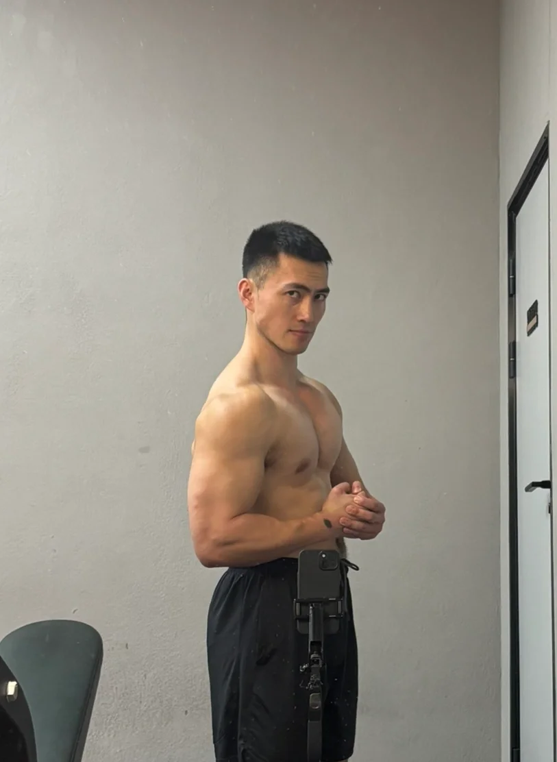 朴实亲切的健身男